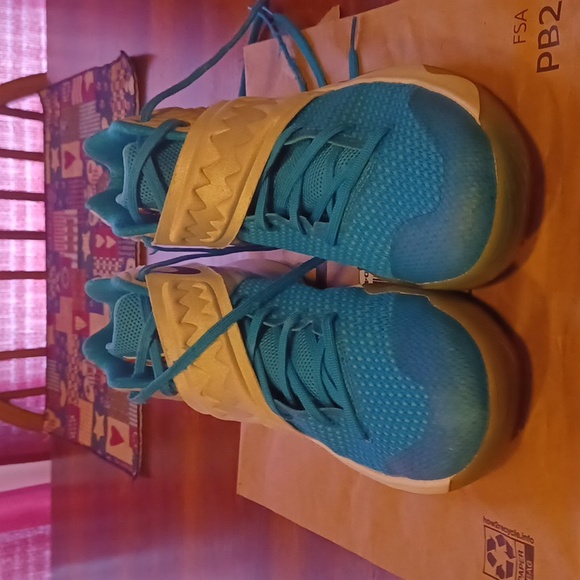 Kyrie 2 Easter - Picture 4 of 8